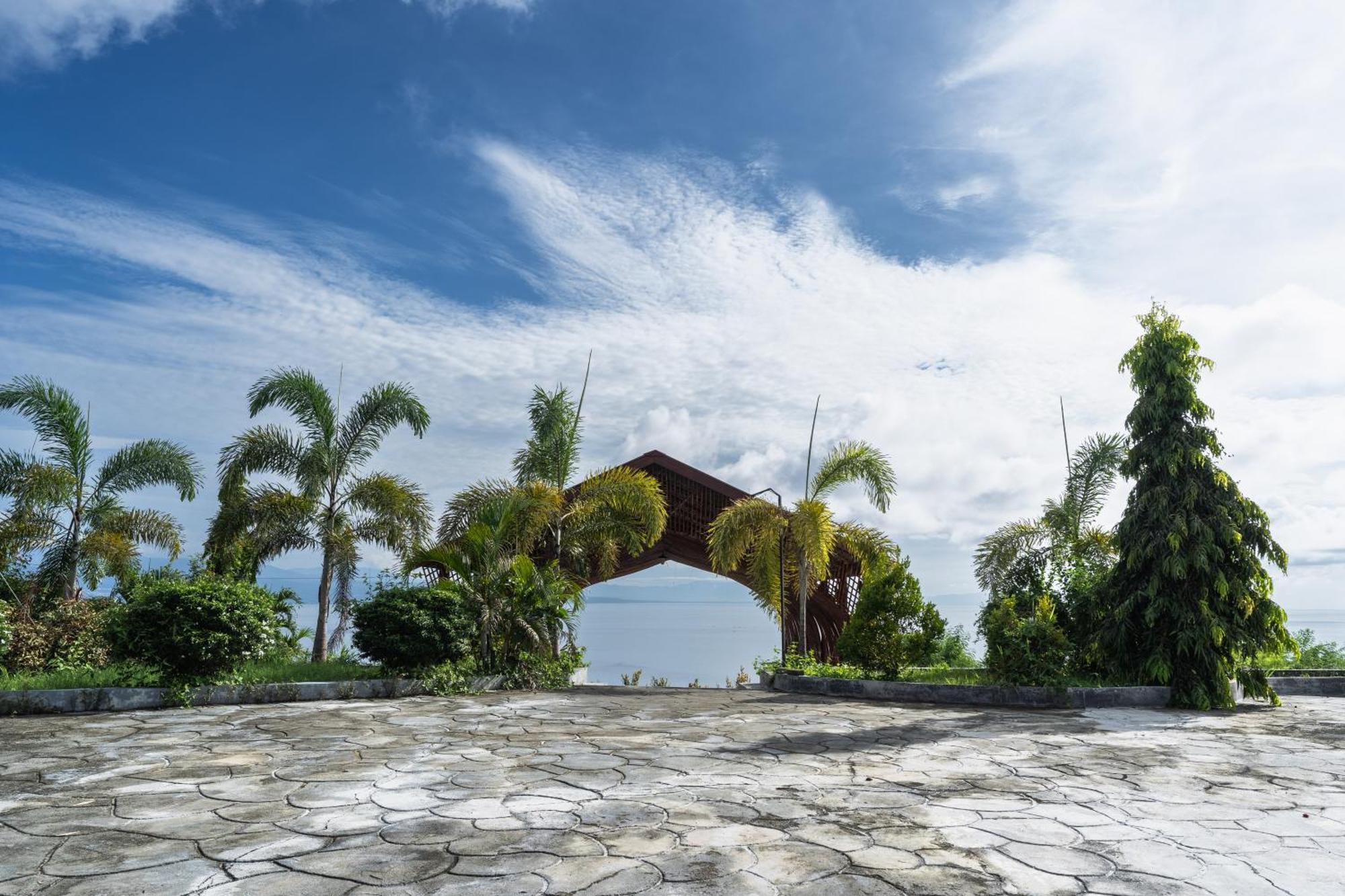 Estrella Hotel & Conference Luwuk Exterior foto